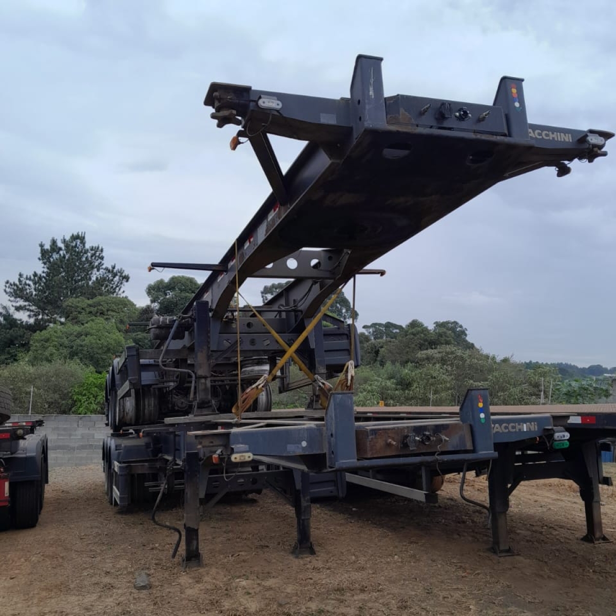 Foto do implemento PORTA CONTAINER - 4 pinos 2017/2018