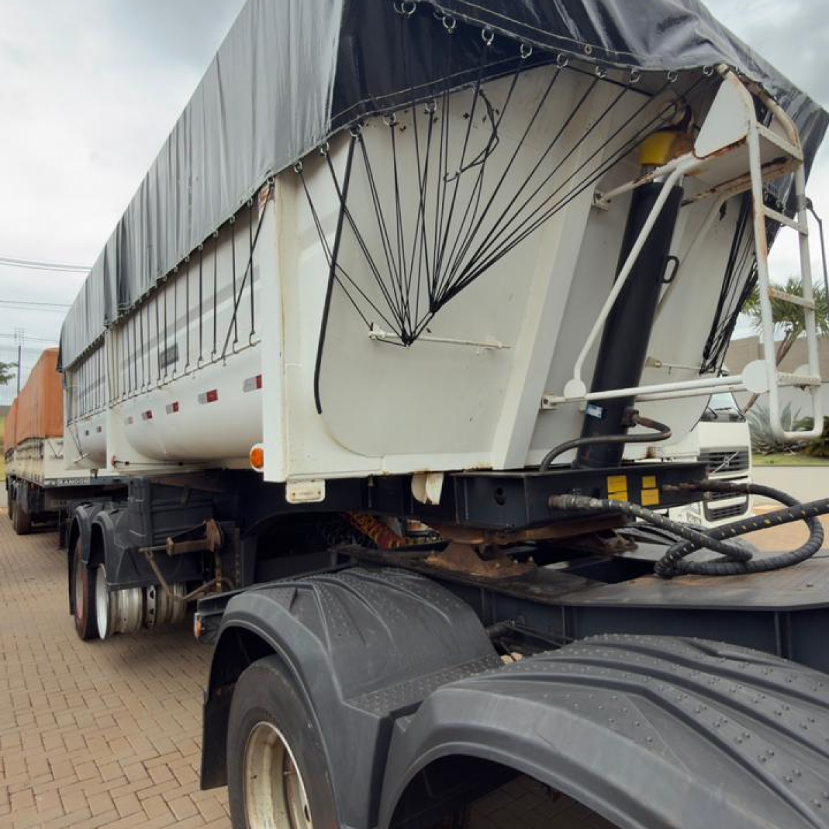 Foto do implemento BITREM BASCULANTE 25M3  2018/2018
